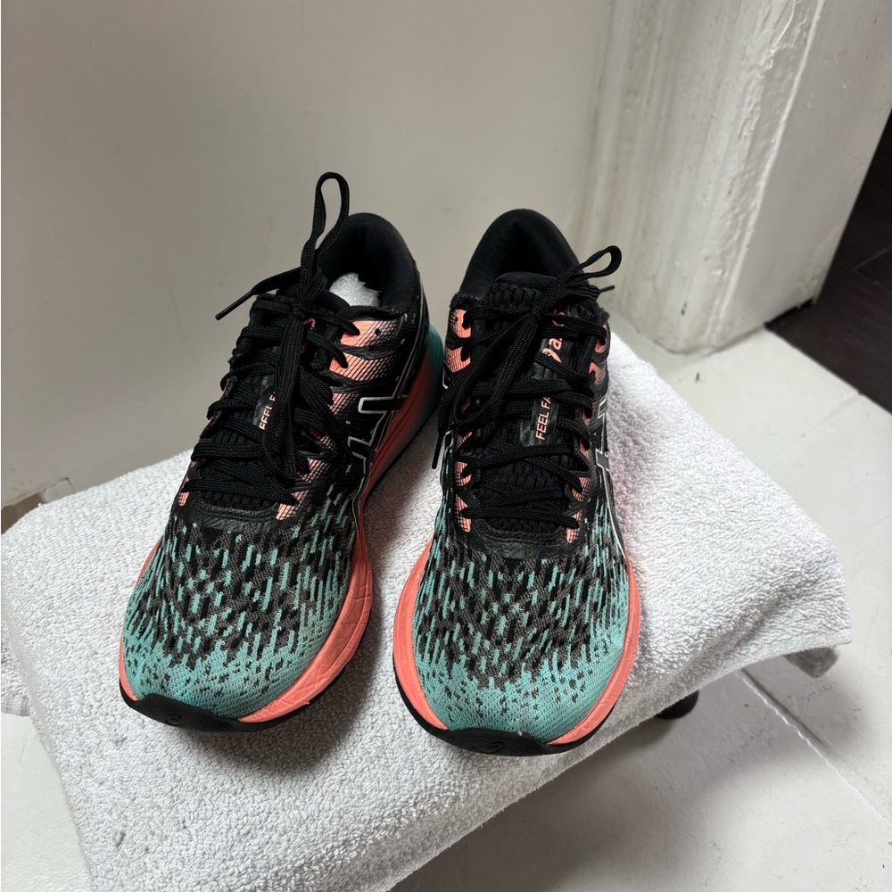 Sneakers. Woman’s Asics Dyna Flyte